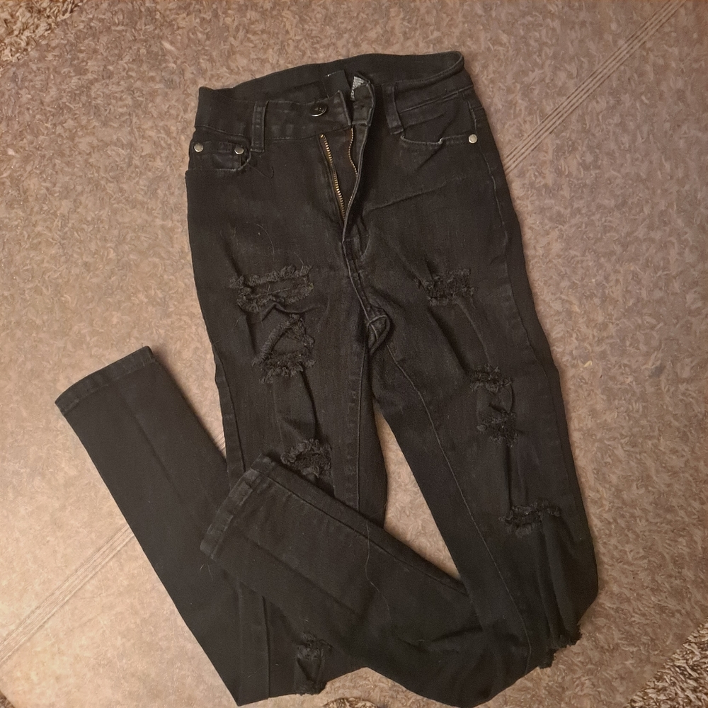 Fashanova ripped Bob jeans
